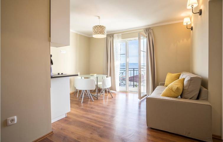 Ferienwohnung für 4 Personen, mit Garten und Terrasse sowie Whirlpool in Podstrana