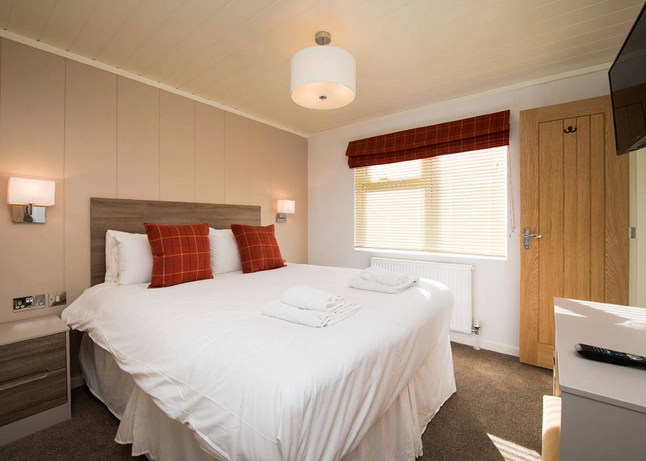 Deluxe 3 Lodge Slps 6 parking, ensuite & decking in Bowness-on-Windermere, Lake District