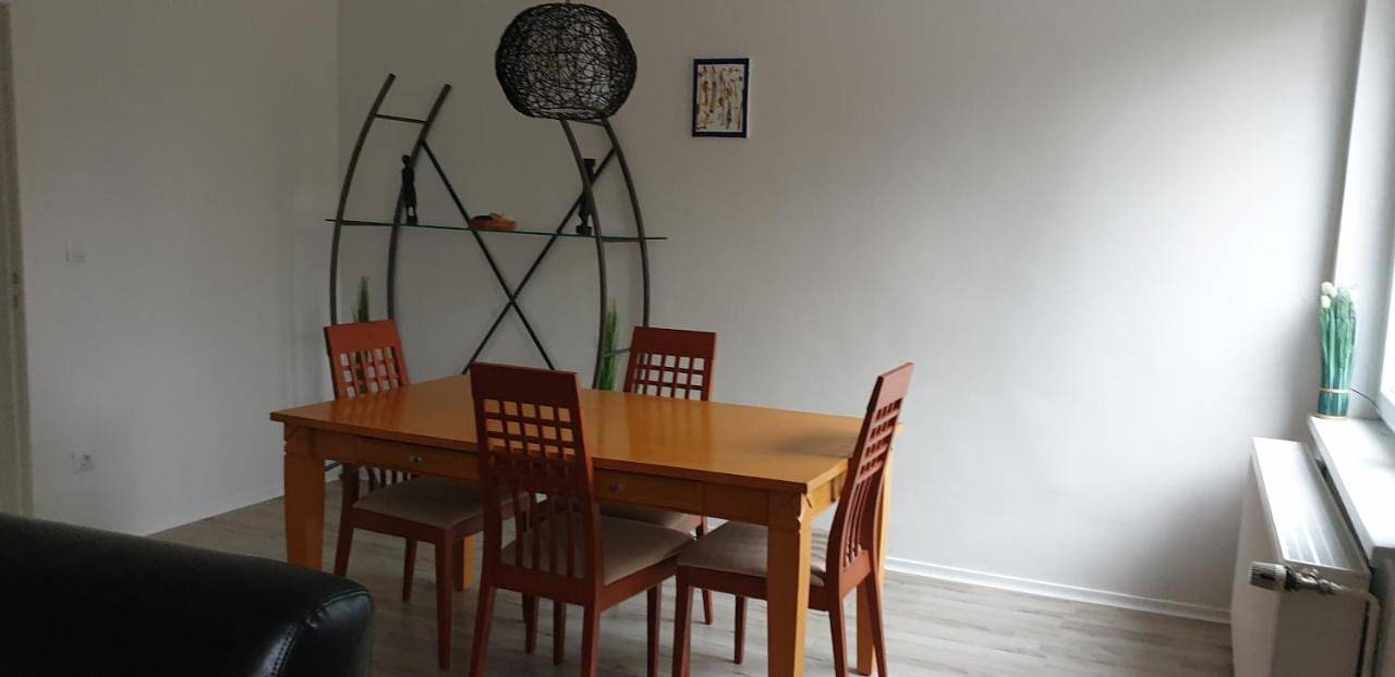 Ganze Wohnung, Three-Bedroom Apartment in Treptow - Köpenick, Berlin