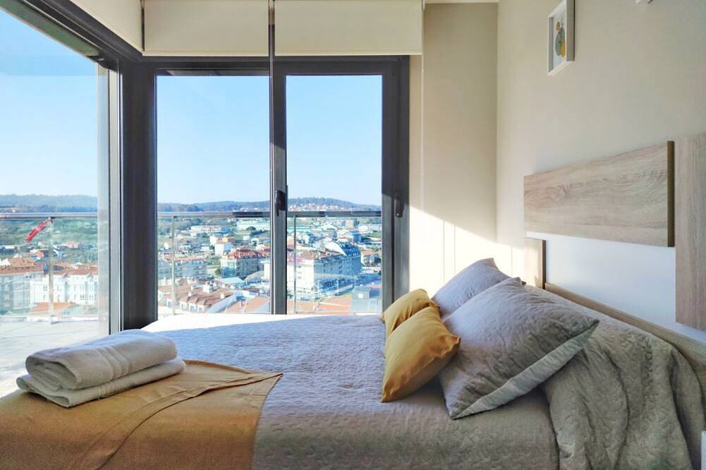 Ganze Wohnung, Disconnectaengalicia Penthouse La Perla, pool and tennis court in Portonovo, Sanxenxo