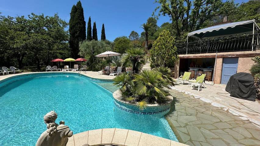 Chambre d’hôte pour 2 personnes, avec piscine et vue ainsi que terrasse et jardin