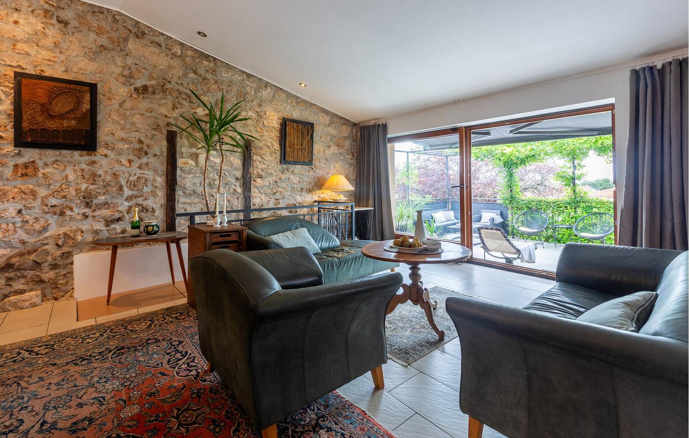 Ganze Ferienwohnung, Ferienwohnung für 4 Personen mit Terrasse in Ladrovići, Zbandaj