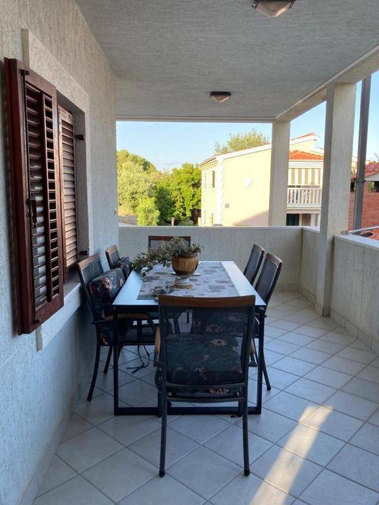 Ganze Wohnung, 3-Zimmer-Ferienwohnung mit Terrasse und Meerblick Milna (Vis) A-8896-b in Rukavac, Vis