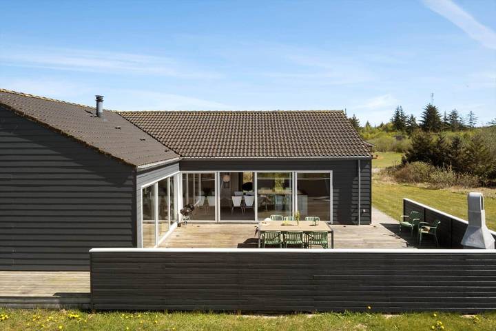 Ferienhaus für 10 Personen, mit Terrasse und Whirlpool sowie Sauna, kinderfreundlich in Tranum Strand