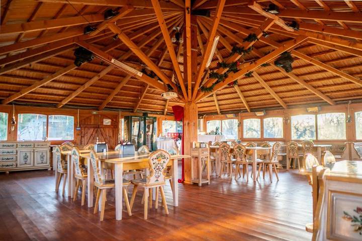 Station pour 2 personnes, avec jacuzzi et sauna ainsi que jardin et piscine, animaux acceptés dans Giurgiu - 2