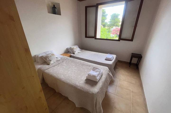 Gîte pour 5 personnes, avec jardin dans Plage de la Roya - 3