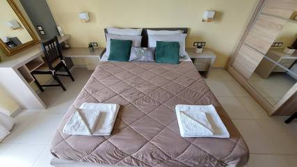 Vacation Rental for 2 Guests in Korinthia, Picture 4