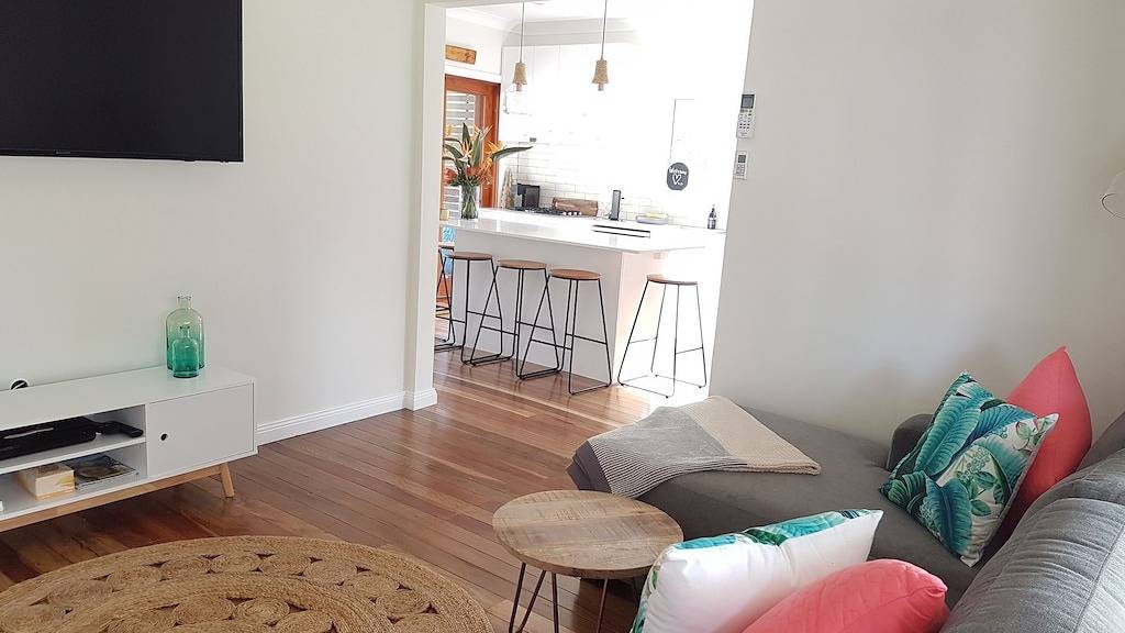 Husky Central, luxury, 2 minute walk to town, pet friendly, wi-fi, hygenic, warm in Huskisson, Jervis Bay