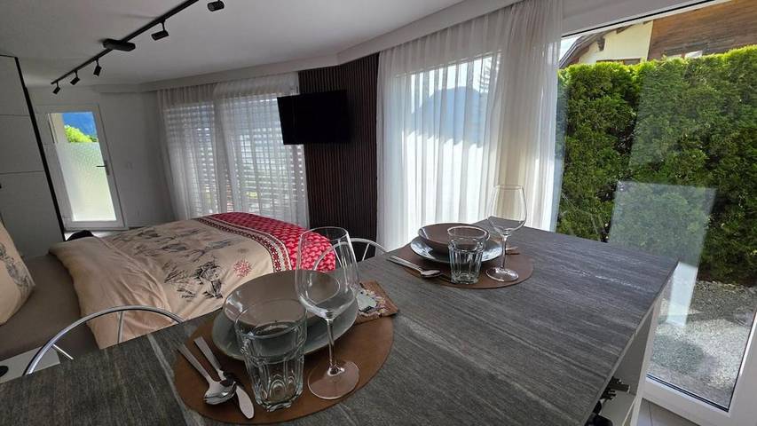 Ferienwohnung für 2 Personen, mit Terrasse und Garten sowie Ausblick in Landquart