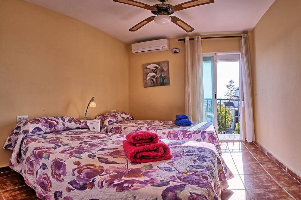 Top Floor Flat By Balcon De Europa With Sea Views in Nerja Centre, Nerja