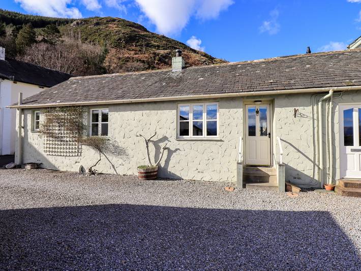 Log cabin for 4 people, with garden, with pets in Bassenthwaite Lake