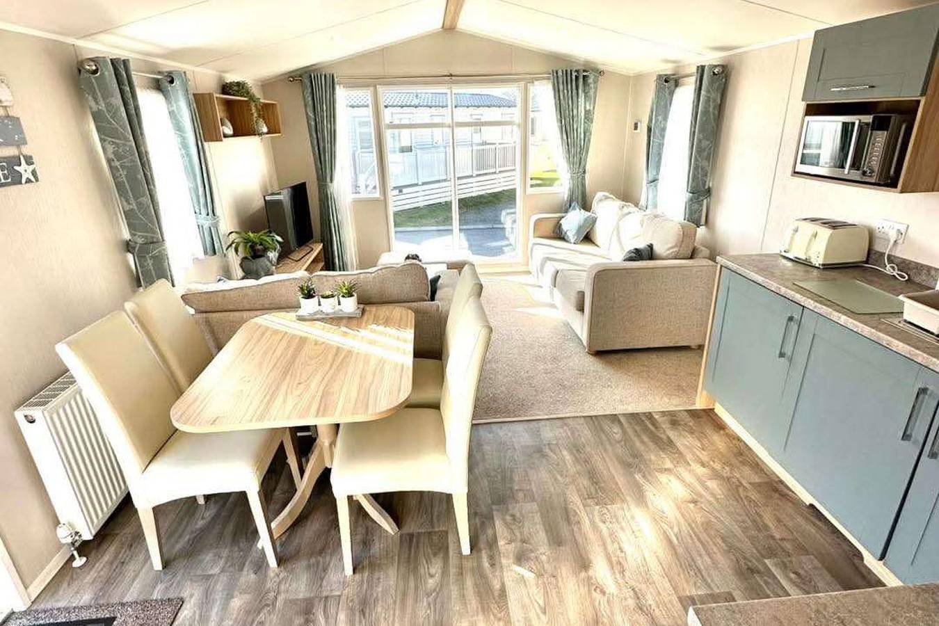 Trecco Bay - Sleeps 6 - Pet Friendly - Parking in Porthcawl, Bridgend region
