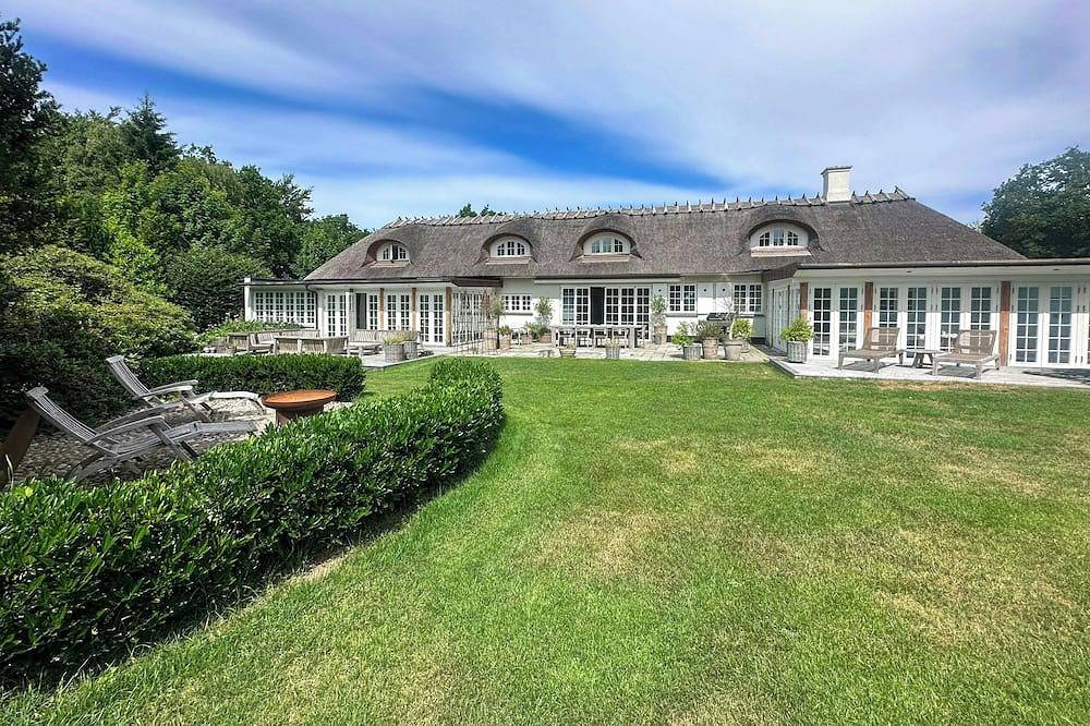 Luxusferienhaus mit Innenpool in Hornbæk in Hornbæk, Kattegat Küste