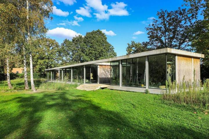 Location de vacances pour 6 personnes, avec vue ainsi que piscine et terrasse à Adainville