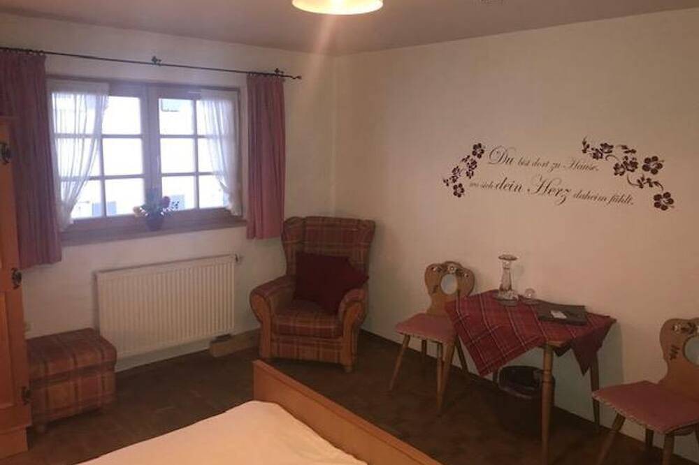 Double room (No. 3, 1-3 nights) - Pension Zum Kirchenbauer in Oberammergau, Bavarian Alps