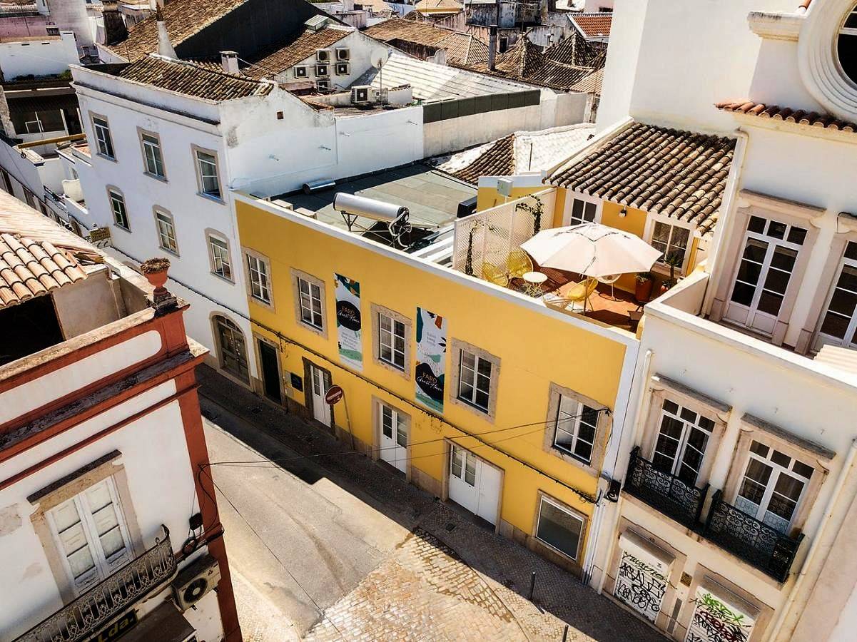Maison d’hôte pour 4 personnes avec terrasse in São Pedro, Faro (Sé e São Pedro)