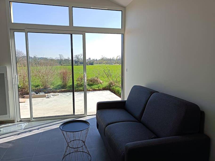 Appartement entier, One-Bedroom Apartment in La Pommeraie-sur-Sèvre, Fontenay-le-Comte