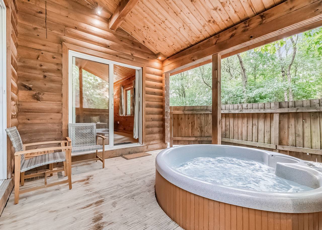 Woodpecker Log Cabin 2 in Alton Towers Theme Park, Staffordshire