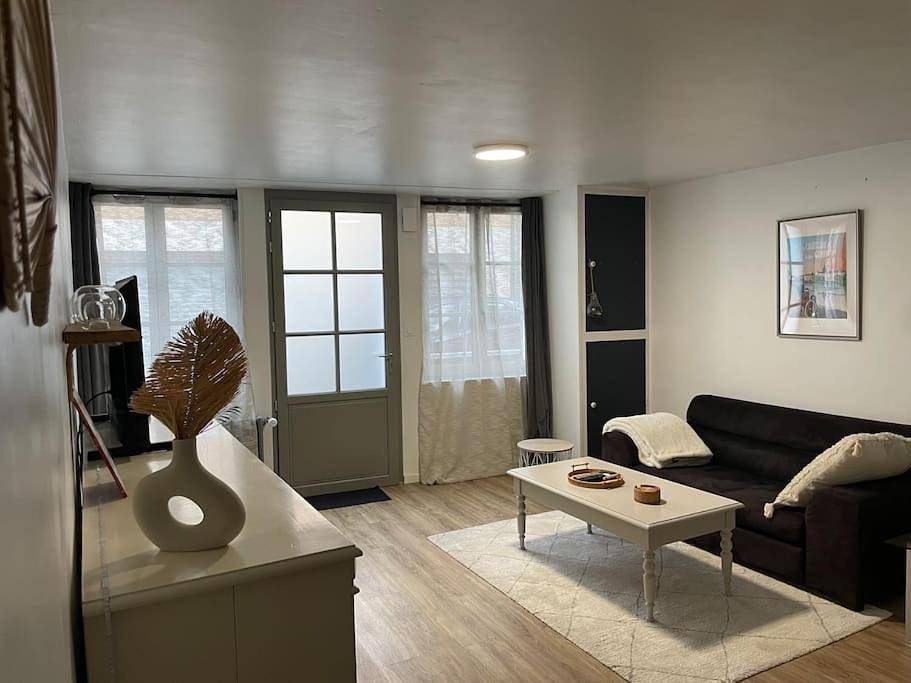Appartement entier, Two-Bedroom Apartment in Château-Gontier-sur-Mayenne, Mayenne