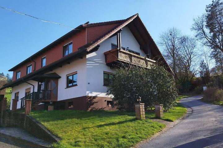 Ferienwohnung für 5 Personen, mit Terrasse und Garten sowie Ausblick in Oberzent