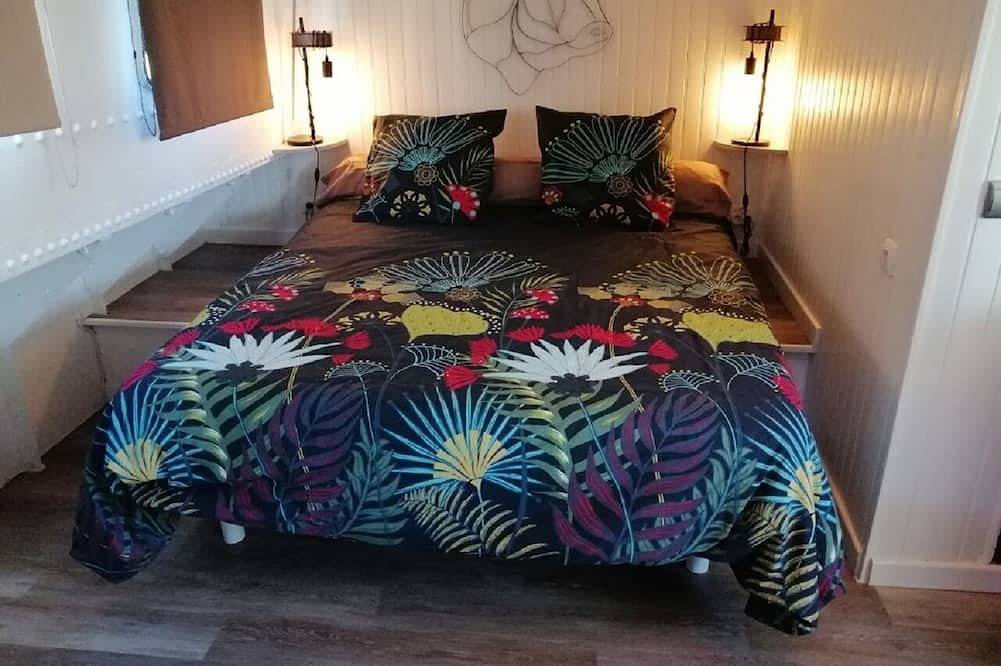 Atypical And Unusual Stay On Our Peniche La Coradine With Spa On Request in Aigues-Mortes, Côte d'Améthyste