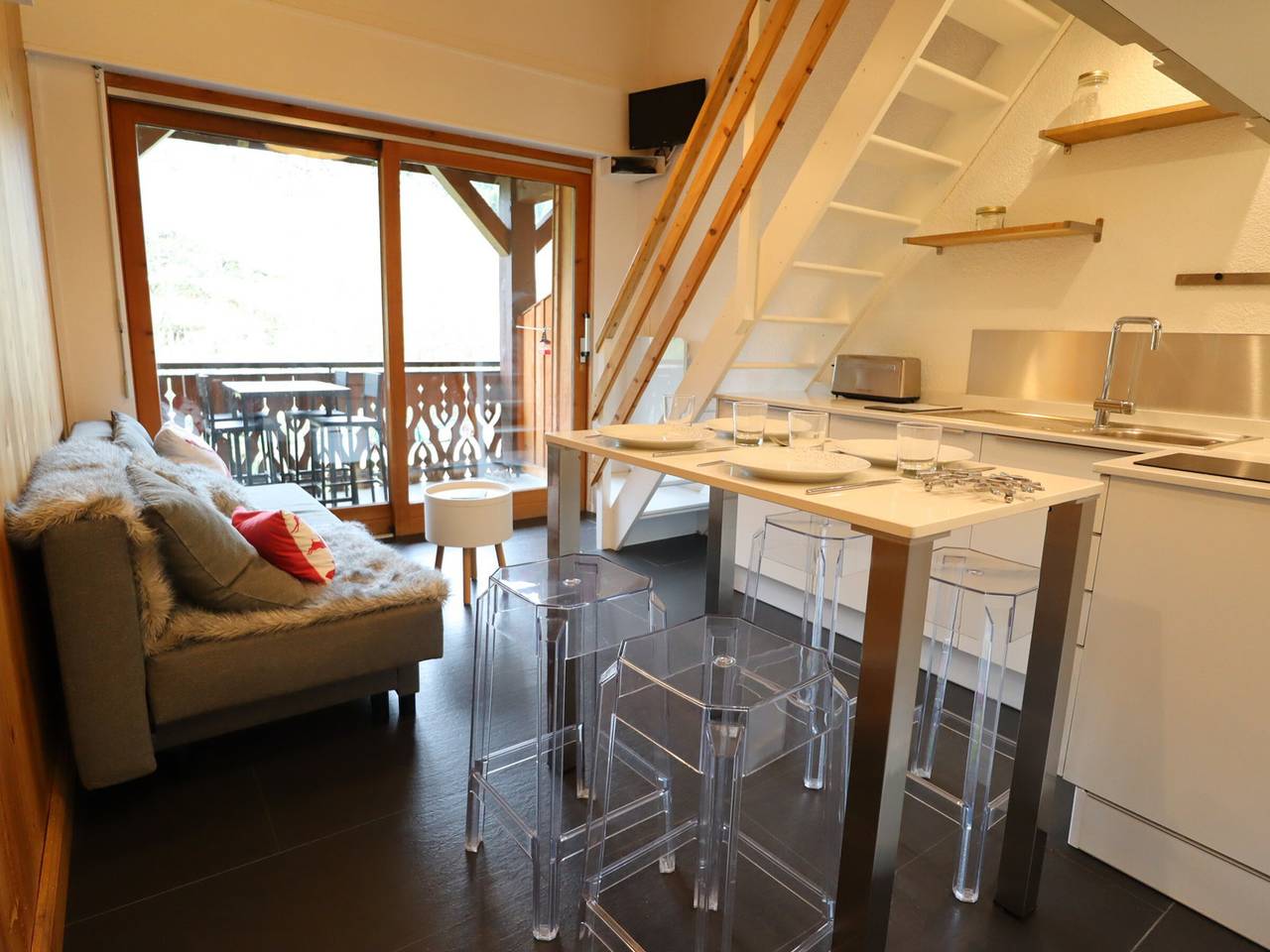 Studio entier, Appartement rénové aux Gets, proche centre et télécabines, 1 chambre + mezzanine, parking inclus in Les Gets, Les Portes du Soleil