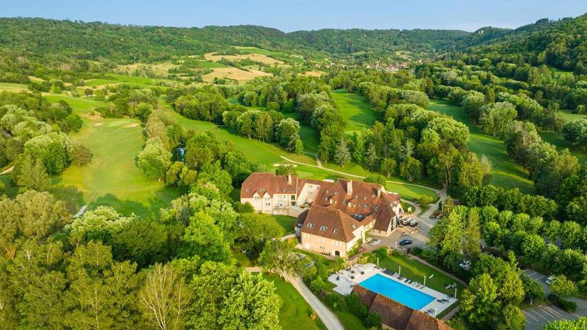 Hôtel pour 3 personnes, avec Terrasse et Jardin ainsi que Piscine et Vue à Moiron