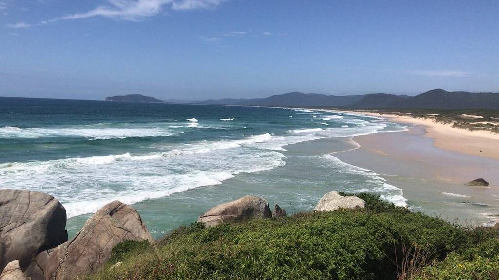 Haus neben dem Wald, Strand und Lagune. in São João do Rio Vermelho, Florianópolis