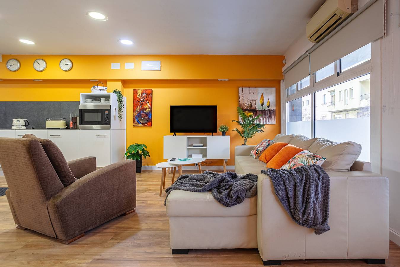 Ganze Wohnung, Ferienwohnung 'Orange Loft' mit Wlan und Klimaanlage in Girona, Gironès