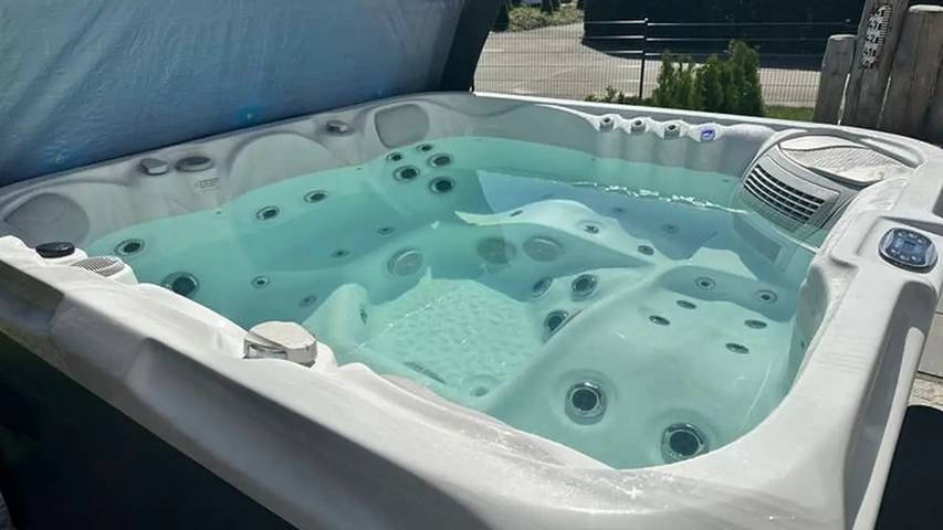 Ferienhaus für 6 Personen, mit Garten und Terrasse sowie Pool und Sauna, mit Haustier