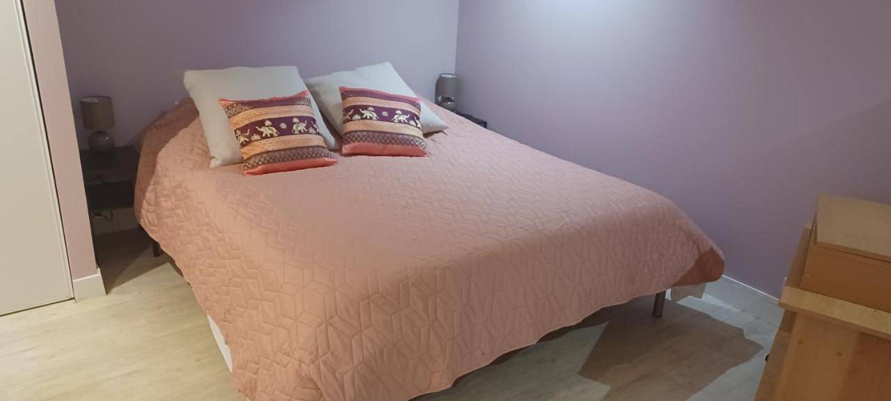 Appartement de vacances entier, Double Room with Private Bathroom in Les Pavillons-sous-Bois, Seine-Saint-Denis