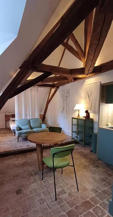 Gîte pour 2 personnes, avec terrasse dans Office De Tourisme D Avallon
