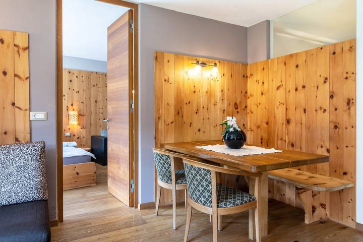 Ganze Wohnung, Apartment 'La Plates - Domesdi' mit Bergblick, Terrasse und Sauna in St. Ulrich in Gröden, Dolomiti Superski