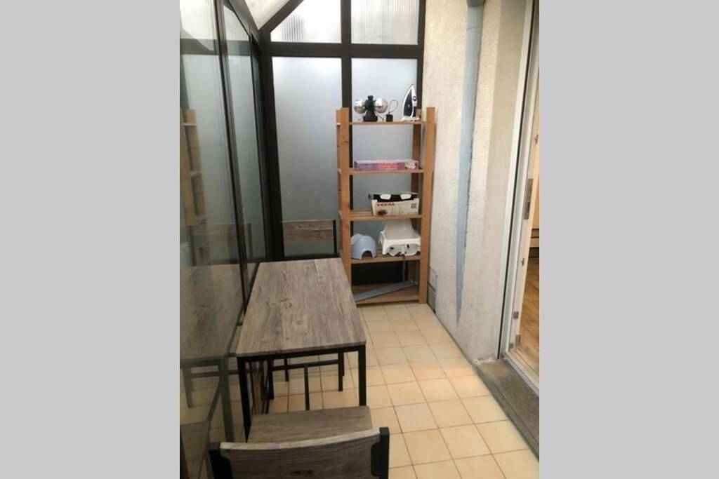 Appartement entier, F2 au pied du château et à 15min de Center Parc in La Ferté-Saint-Aubin, Sologne