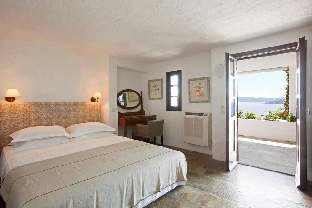 Private Beautiful  Family villa by a sandy beach in Sporades
