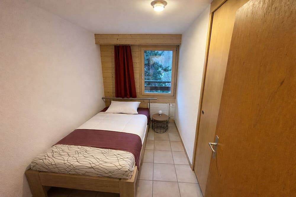 Ganze Wohnung, 3 Zimmer für 3 Personen: Wohnzimmer – Küche mit Spülmaschine und Dolce Gusto-Kaffeemaschine – 1 Schl in Anniviers, Walliser Alpen