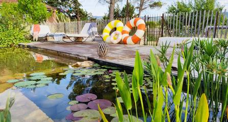 Gîte pour 4 personnes, avec terrasse ainsi que piscine et jardin, animaux acceptés à Apt