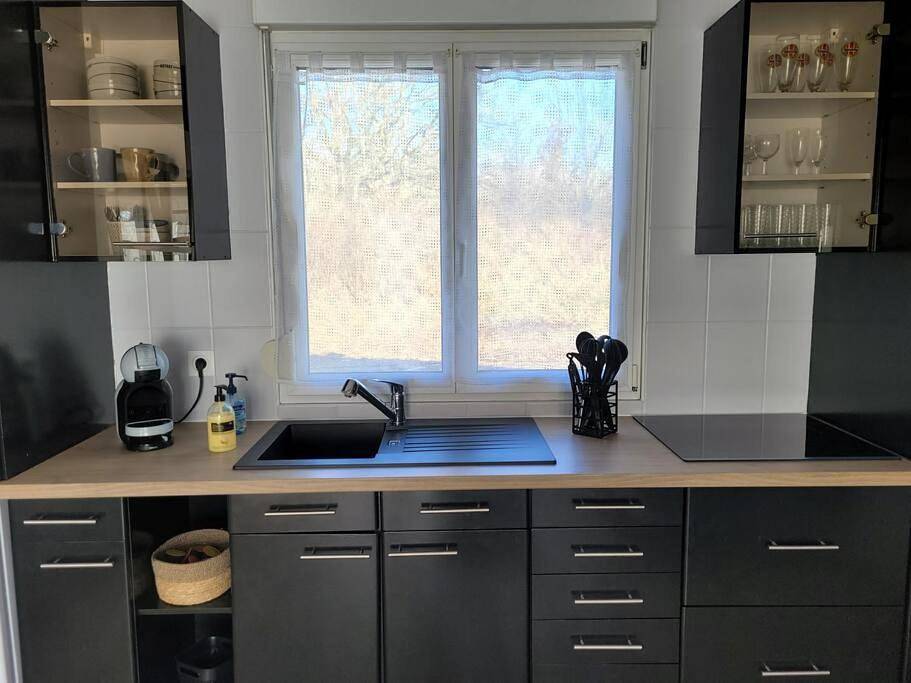 Appartement entier, Two-Bedroom Apartment in Mirebeau-sur-Bèze, Région de Dijon