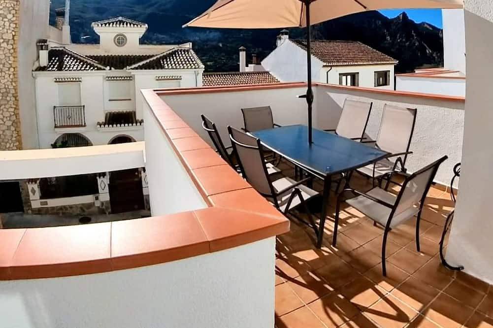 Apartamento entero, Refugio en Güéjar Sierra Terraza, vistas y confort in Entorno de Sierra Nevada, Güejar Sierra