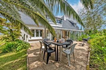 Location de vacances pour 6 personnes, avec terrasse et jardin à Plougasnou