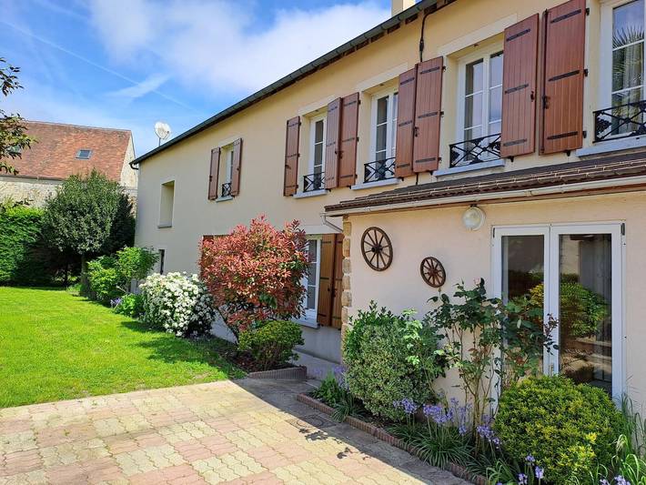 Gîte pour 11 personnes, avec jardin et terrasse à Nangis