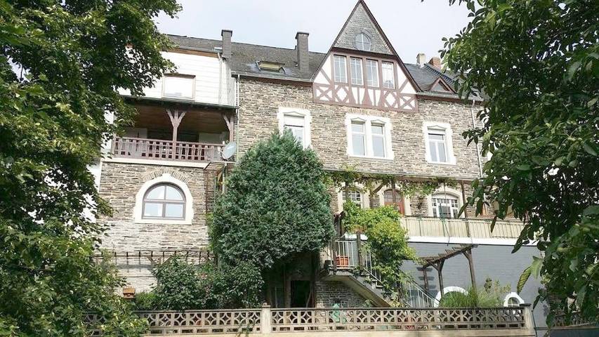 Ferienwohnung für 8 Personen, mit Balkon und Ausblick, kinderfreundlich in Ürzig