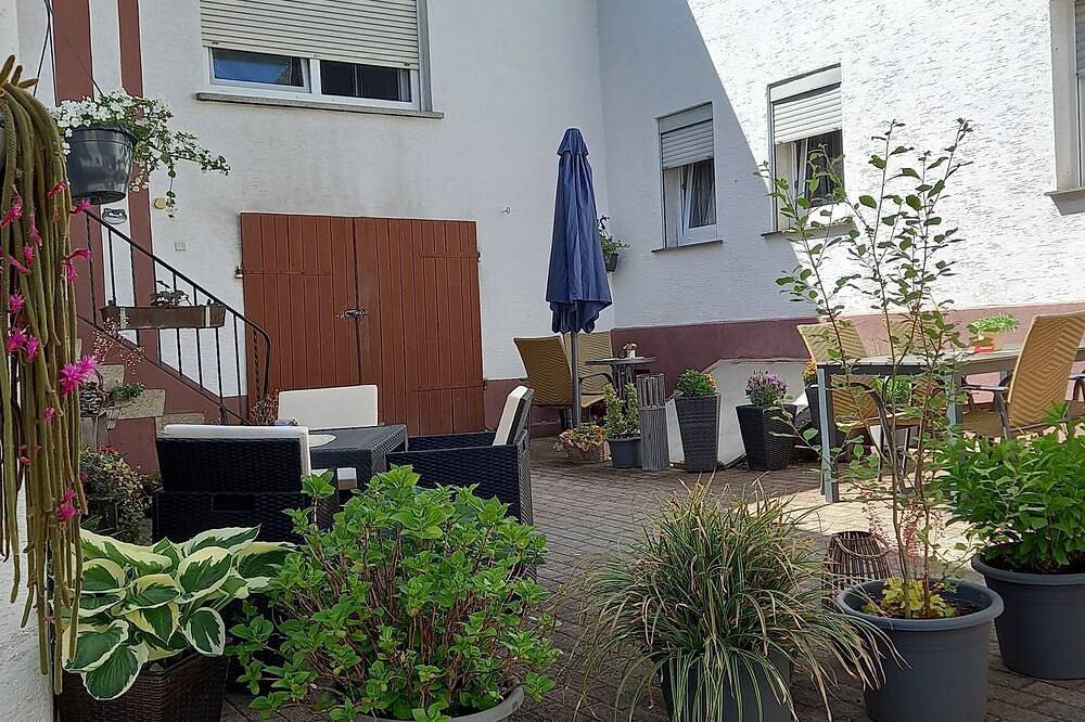 Erholsames Gästezimmer zum Entspannen, zentral zu Rheinsteig und Limes in Neuwied, Osteifel