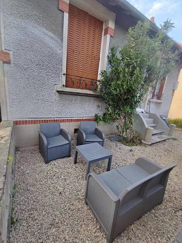 Gîte pour 4 personnes, avec vue ainsi que jardin et terrasse à Montluçon