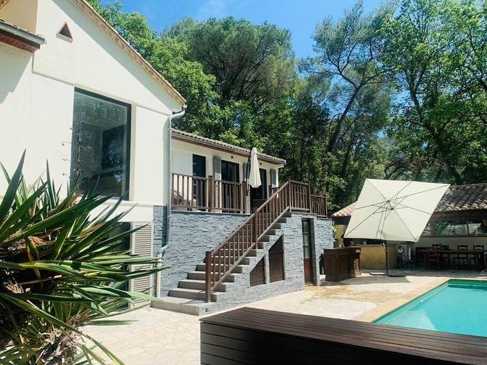Location de vacances pour 8 personnes, avec jacuzzi ainsi que jardin et piscine à Aigues-Vives - 4