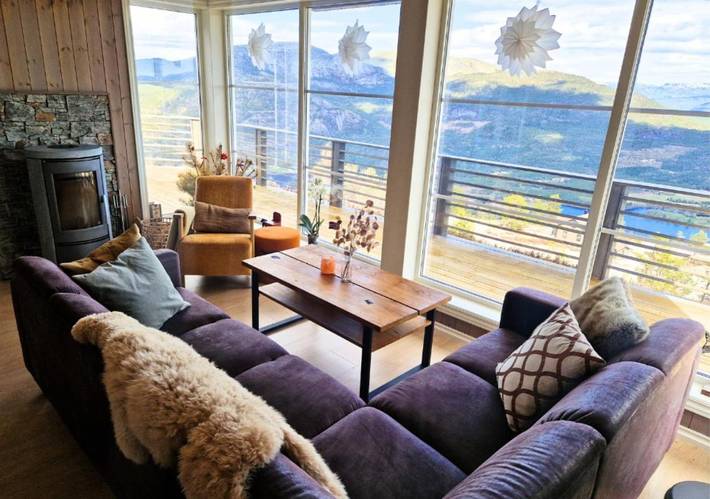 Feriehus for 5 personer, Balkong og Terrasse i tillegg til Sauna og Innsjøutsikt i Vrådal