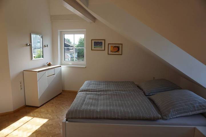 Ganze Wohnung, Ferienwohnung mit  Wintergarten, in  ruhiger Lage mit Außensitzplatz für 4 Pers. in Dürrwangen, Romantische Straße