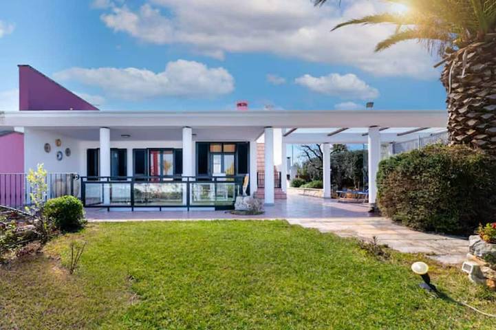 Casa vacanza per 8 persone, con piscina in Costa Merlata
