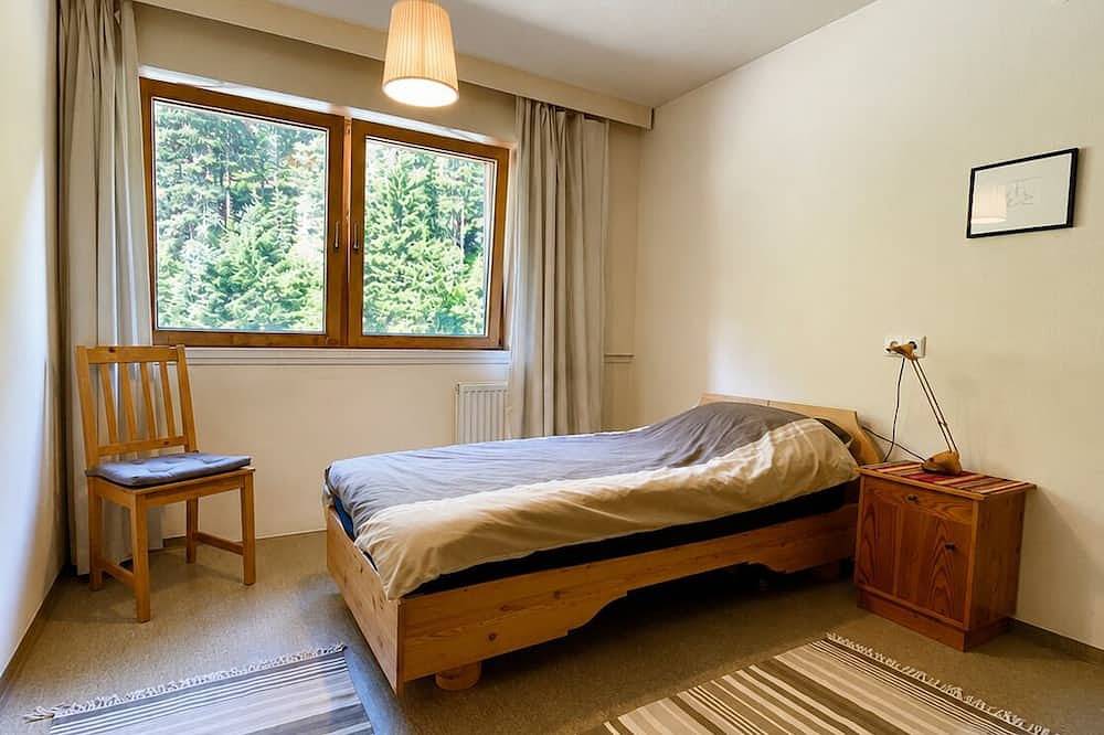 Ganze Wohnung, Rustikales Pitztaler Alpenhaus am Bach mit großem Balkon und  Garage in St. Leonhard im Pitztal, Bezirk Imst