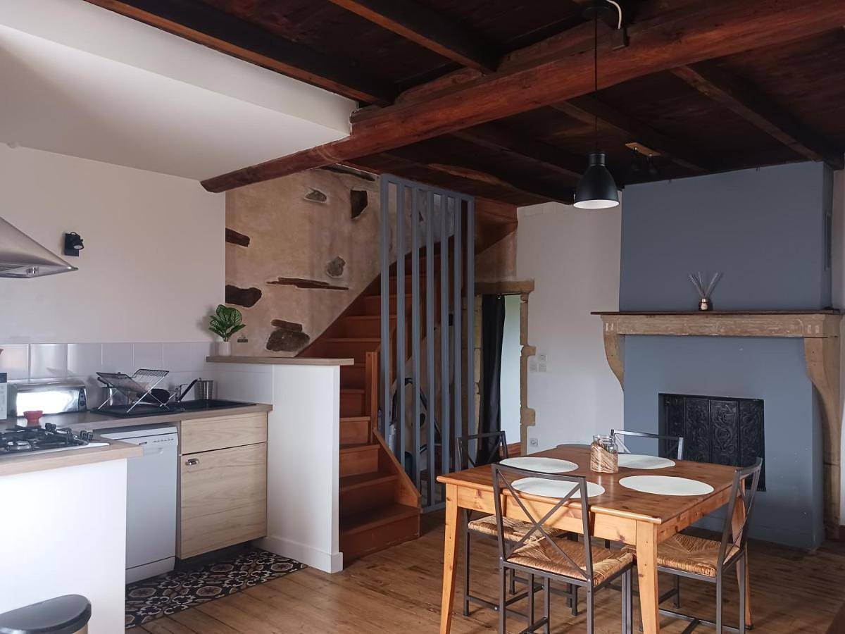 Two-Bedroom House in Saint-Romain-de-Popey, Beaujolais